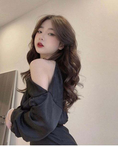 黑衣女人