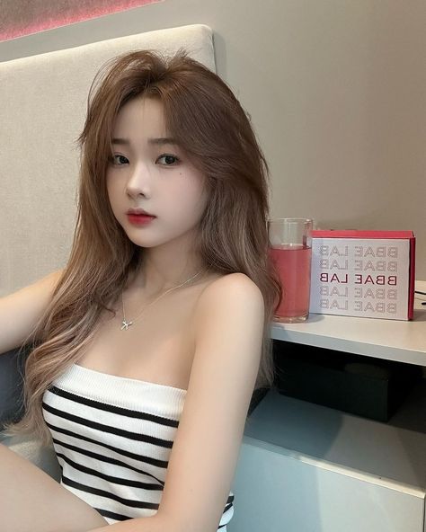 強(qiáng)行挺進(jìn)美艷老師的后臀視頻頻