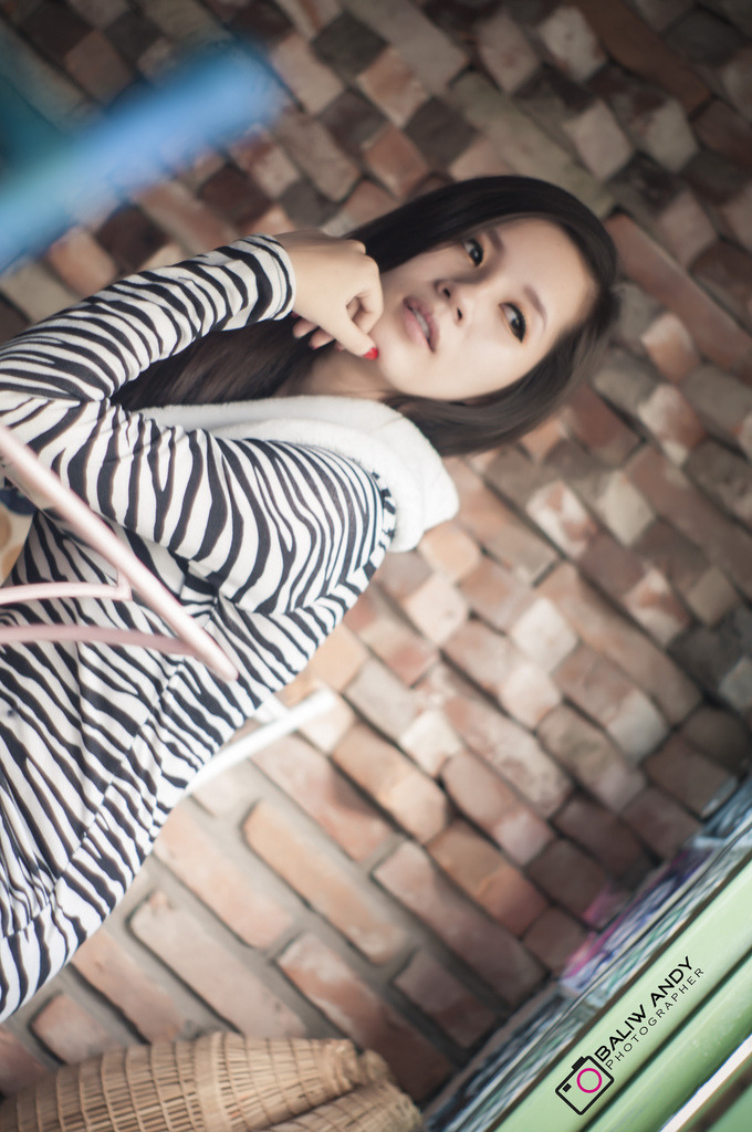 穿盔甲的少女