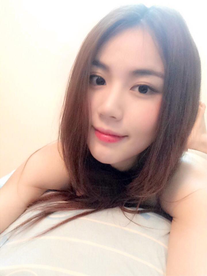 撓美女的嫩腳心30分鐘