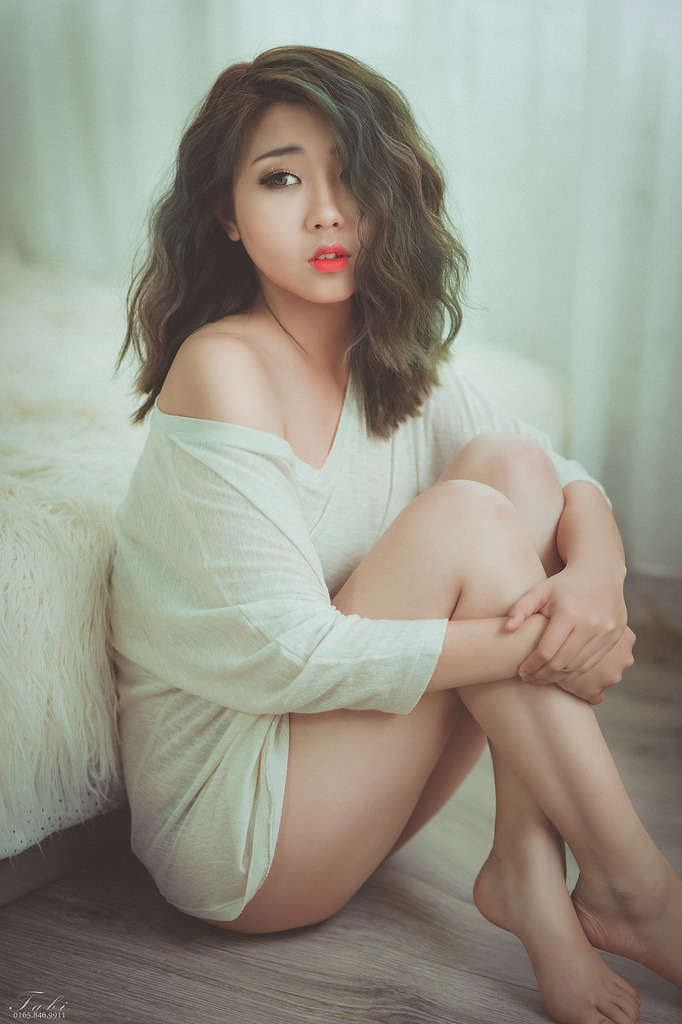 男人扒開(kāi)美女內(nèi)褲摸到爽